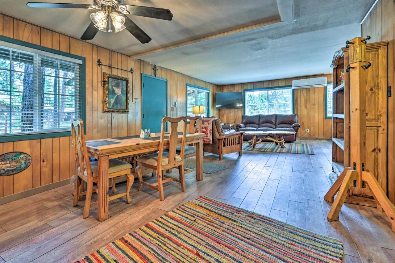 Pine Cabin In The Woods With Yard And Grill! Exterior photo
